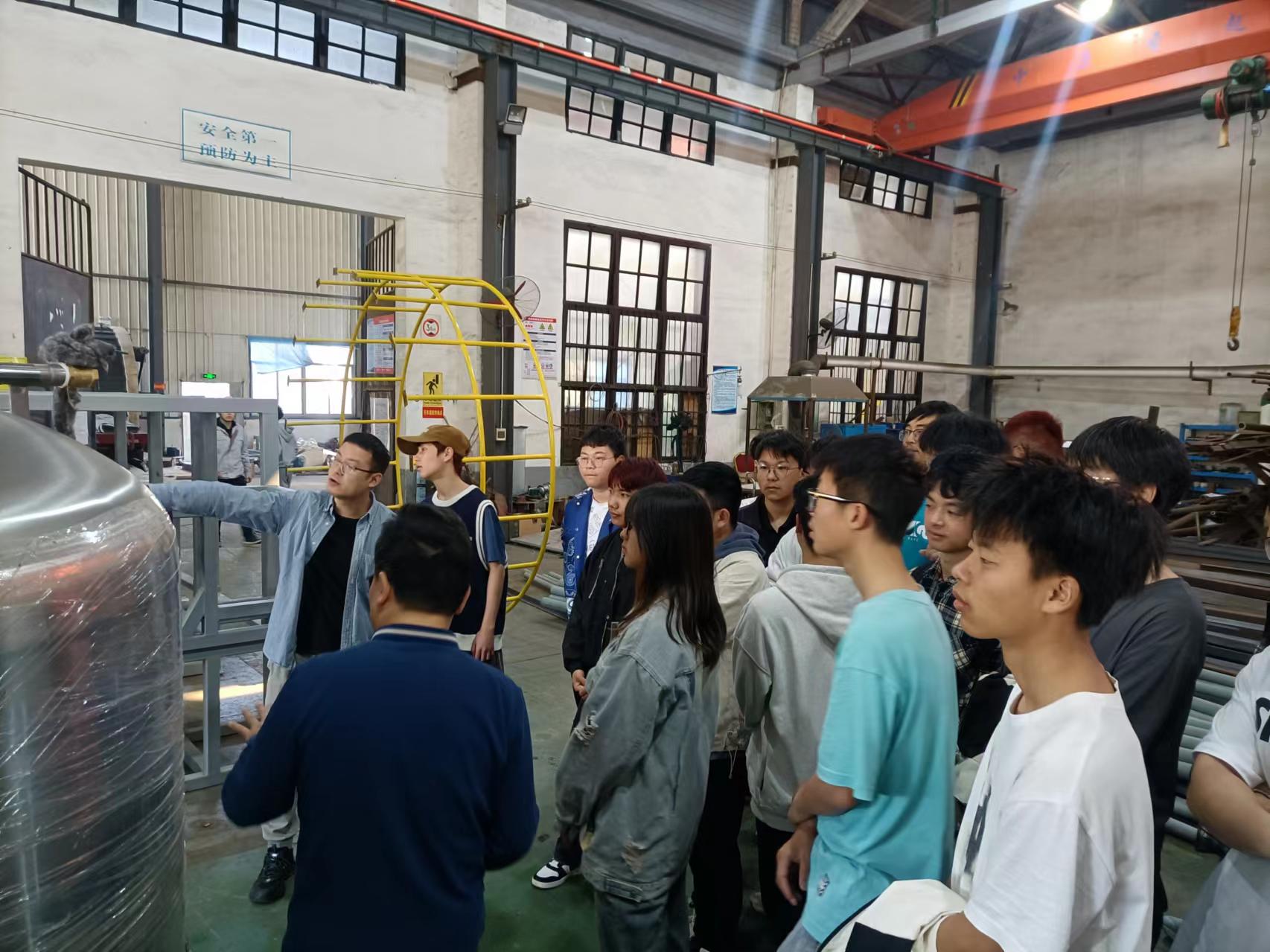 湖南工程学院近200名学生来万搏手机在线官网认知实习
