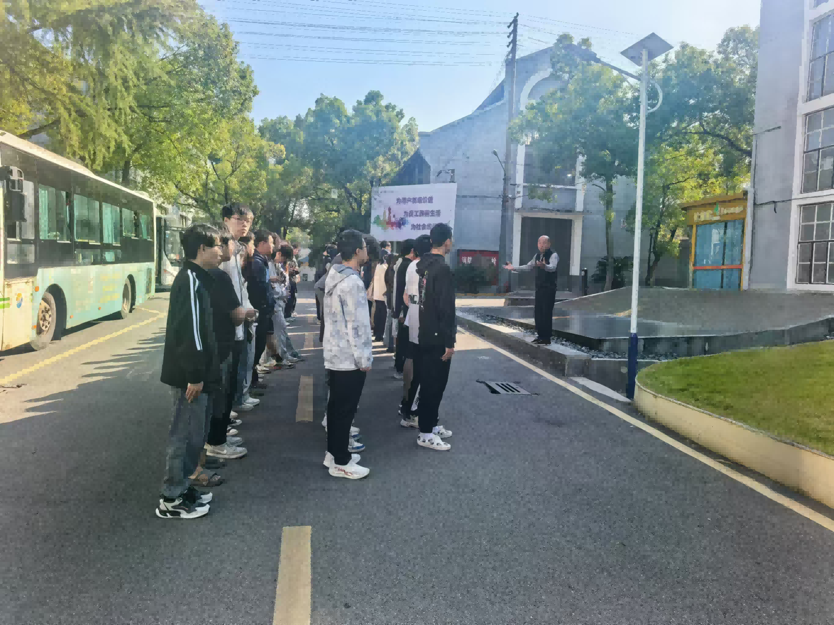 湖南工程学院学生来万搏手机在线官网研学